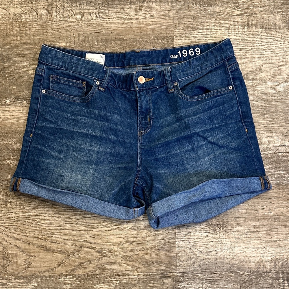 GAP Women's Size 32 Real Straight Shorts in‎  Dark Blue